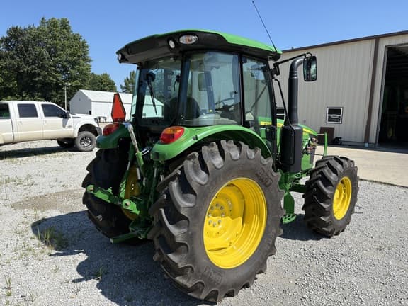 Image of John Deere 5120M equipment image 3