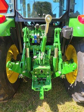 Image of John Deere 5125M equipment image 4