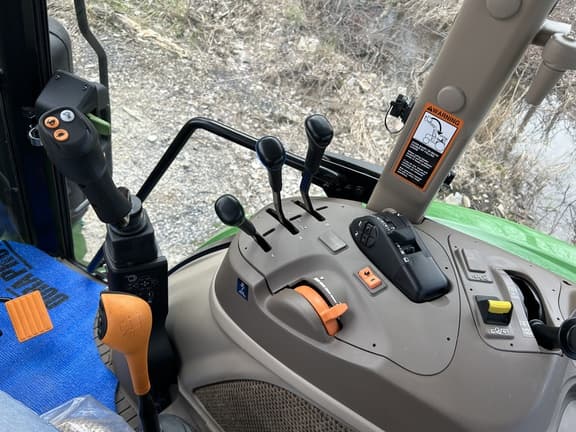 Image of John Deere 5130M equipment image 1