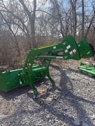 Image of John Deere 520M equipment image 4