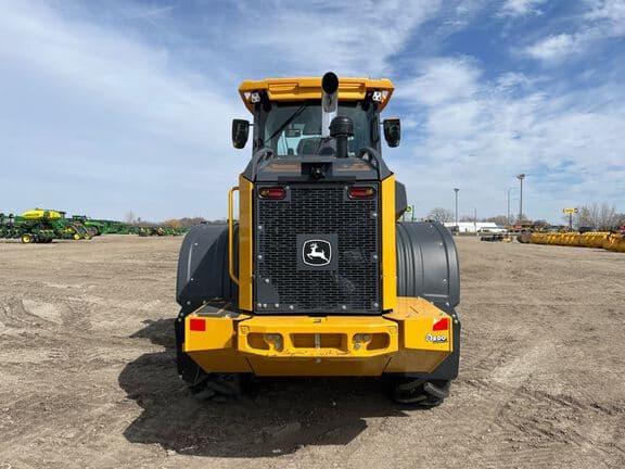 Image of John Deere 524P equipment image 4