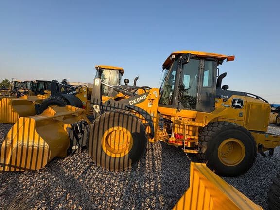 Image of John Deere 544P equipment image 1