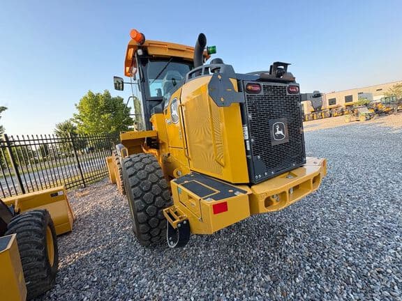 Image of John Deere 544P equipment image 2