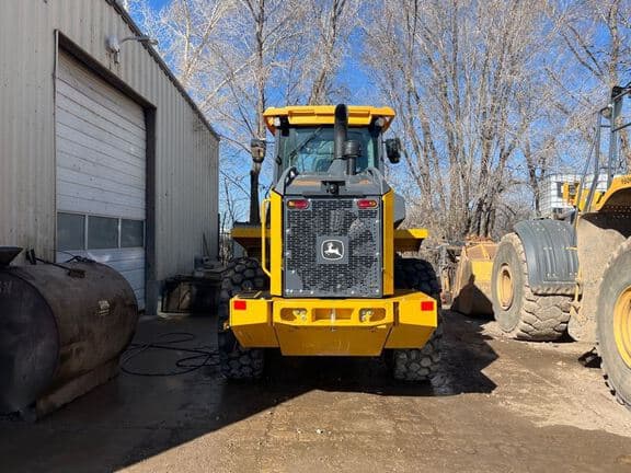 Image of John Deere 544P equipment image 3