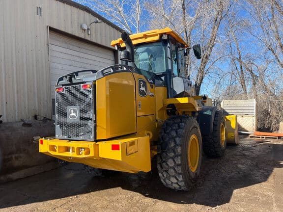 Image of John Deere 544P equipment image 4