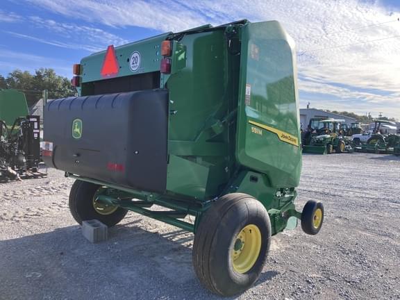 Image of John Deere 551M equipment image 2
