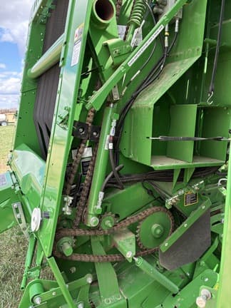 Image of John Deere 561M equipment image 4