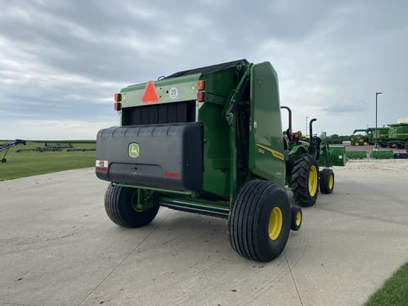 Image of John Deere 561M equipment image 4