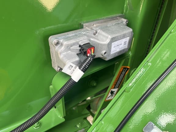 Image of John Deere 561M equipment image 3