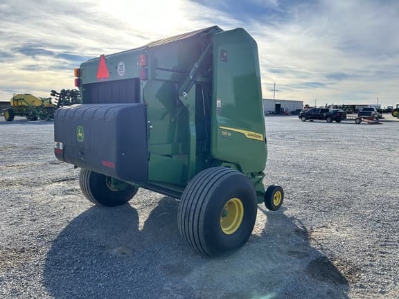 Image of John Deere 561M equipment image 4