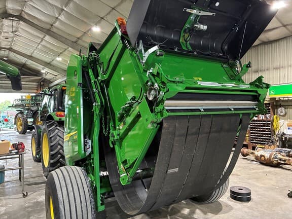 Image of John Deere 561M equipment image 3
