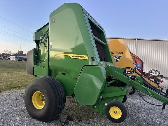Image of John Deere 561R equipment image 1