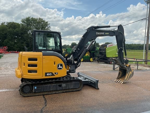 Image of John Deere 60P equipment image 4
