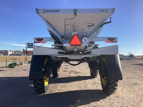 Image of John Deere 600R equipment image 4