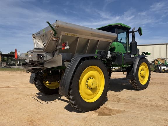 Image of John Deere 600R equipment image 1