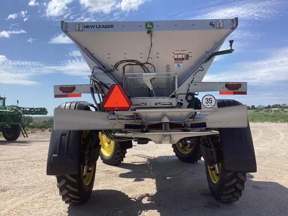 Image of John Deere 600R equipment image 4