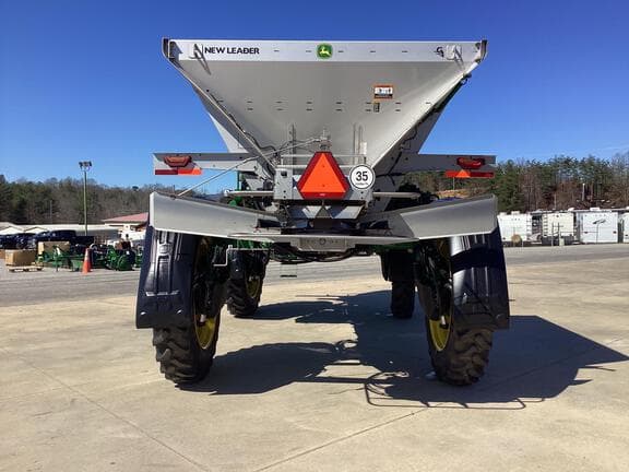 Image of John Deere 600R equipment image 3