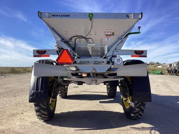 Image of John Deere 600R equipment image 4