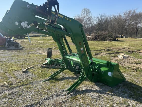 Image of John Deere 600R equipment image 3
