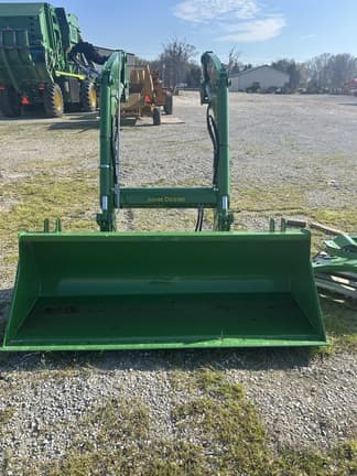 Image of John Deere 600R equipment image 1