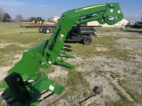 Image of John Deere 600R equipment image 2