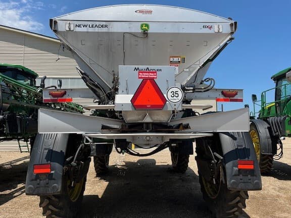 Image of John Deere 600R equipment image 4