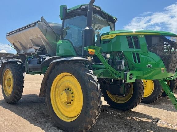 Image of John Deere 600R equipment image 1