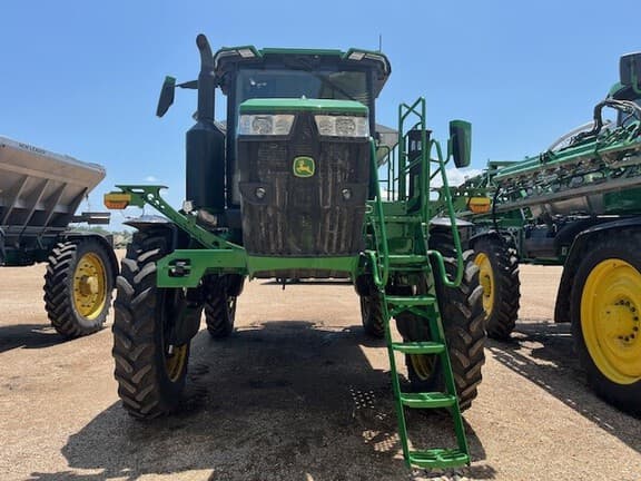 Image of John Deere 600R equipment image 1