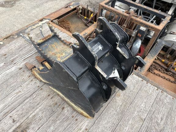 Image of John Deere Compact Excavator Bucket equipment image 1