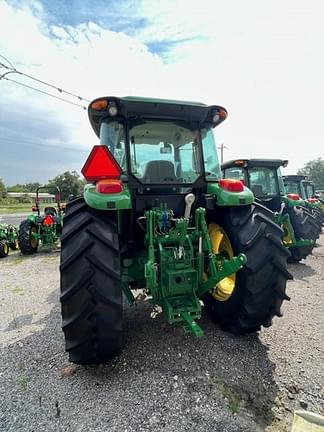 Image of John Deere 6105E equipment image 4