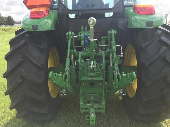 Image of John Deere 6105E equipment image 4