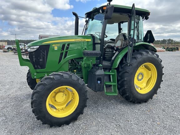 Image of John Deere 6105E equipment image 3