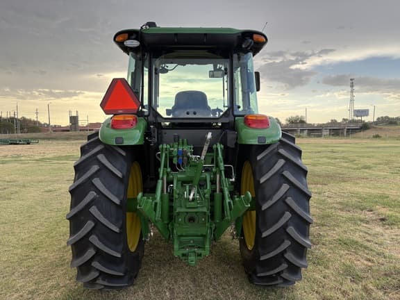 Image of John Deere 6105E equipment image 3