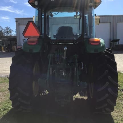 Image of John Deere 6105E equipment image 4