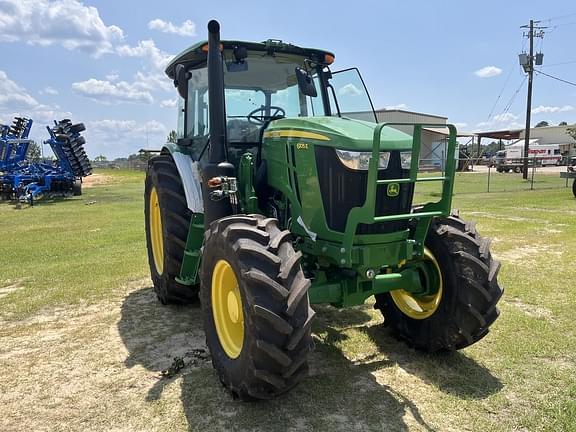 Image of John Deere 6105E equipment image 3