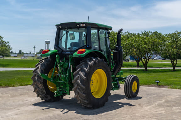 Image of John Deere 6110M equipment image 4