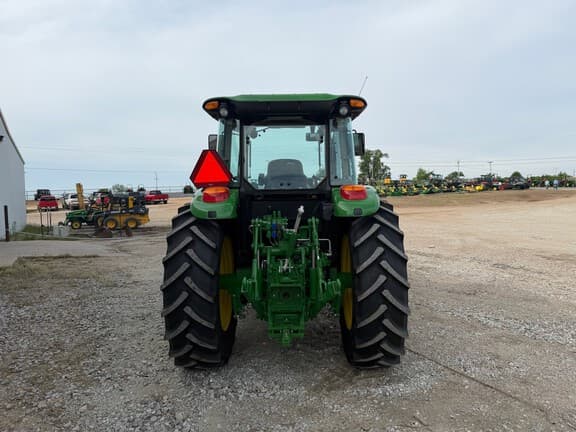 Image of John Deere 6120E equipment image 3