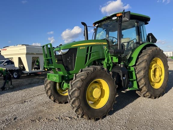 Image of John Deere 6120E equipment image 2