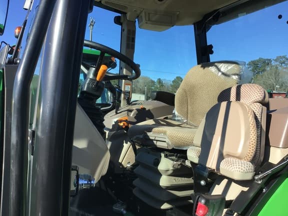 Image of John Deere 6120E equipment image 4