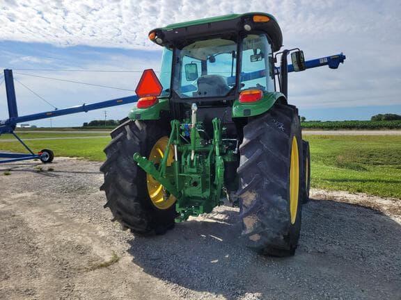 Image of John Deere 6120E equipment image 4