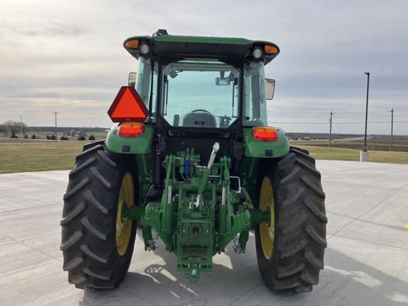 Image of John Deere 6120E equipment image 4