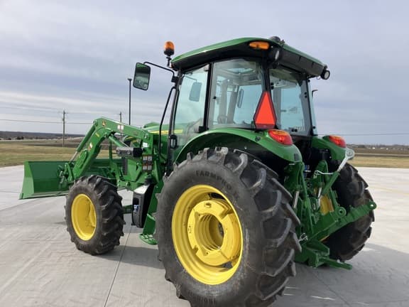 Image of John Deere 6120E equipment image 3