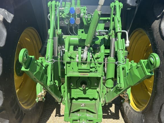 Image of John Deere 6120E equipment image 4