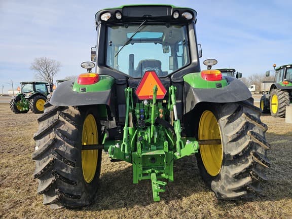 Image of John Deere 6120M equipment image 2