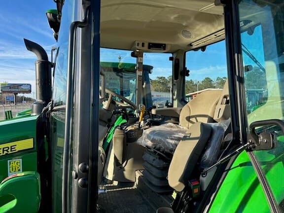 Image of John Deere 6120M equipment image 1