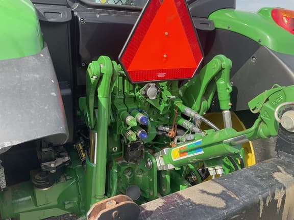 Image of John Deere 6120M equipment image 3