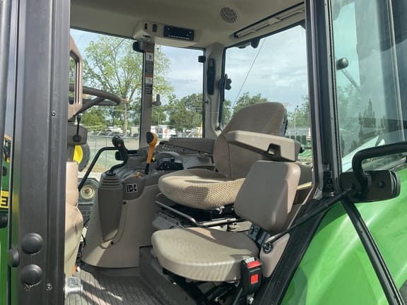 Image of John Deere 6120M equipment image 4