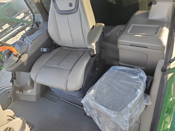 Image of John Deere 612R equipment image 2