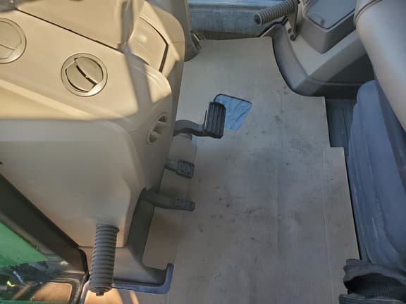 Image of John Deere 612R equipment image 2