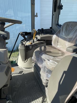 Image of John Deere 6130M equipment image 4